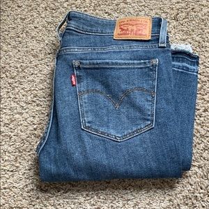 LEVI 711 Skinny Jeans
